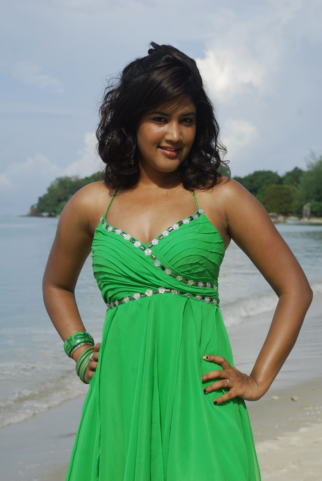 Soumya Bollapragada hot in green mini skirt pictures | Picture 67401